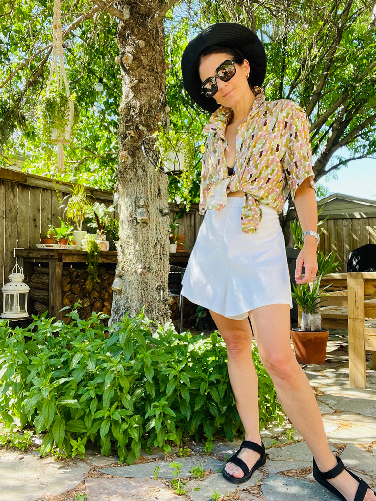 Daisy Bell Shorts in Off White Linen