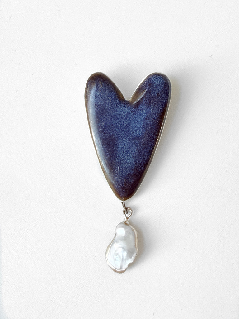 Heart with dangling Pearl - Mousse Chocolat glazed