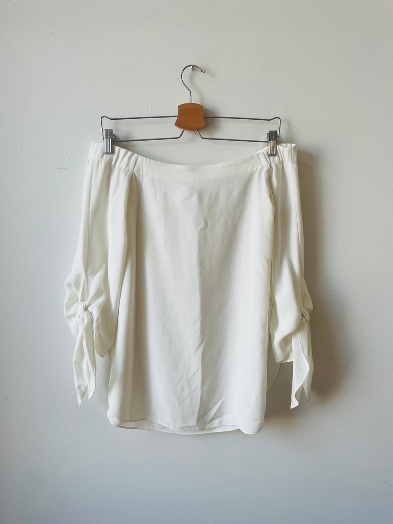 Club Monaco Off Shoulder blouse - Size 00 - fits like XS, Small - PRELOVED